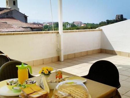 Oz House Acomodação com café da manhã Scalea Exterior foto